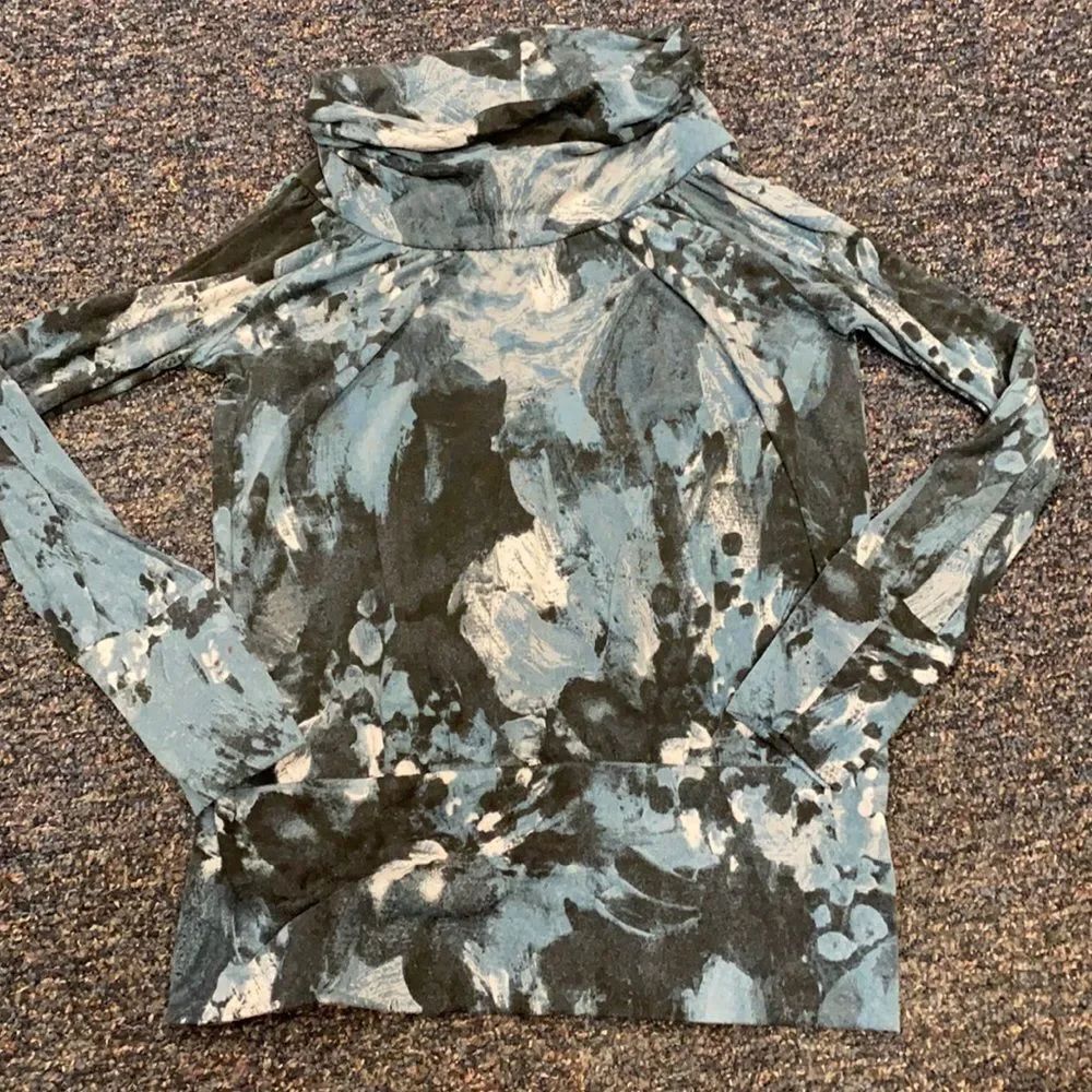 Self Esteem Marble Print Turtleneck Top sz. M